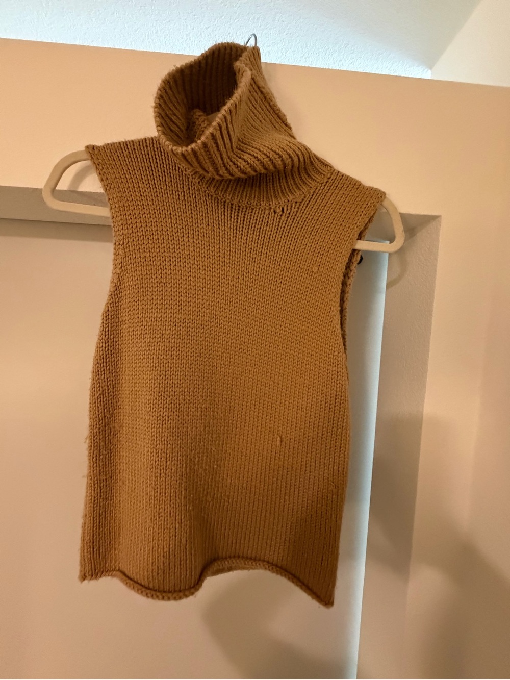 Jones New York Sleeveless Turtleneck Sweater in Camel Brown